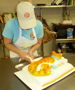 Kris Shimmin working on a cat cake